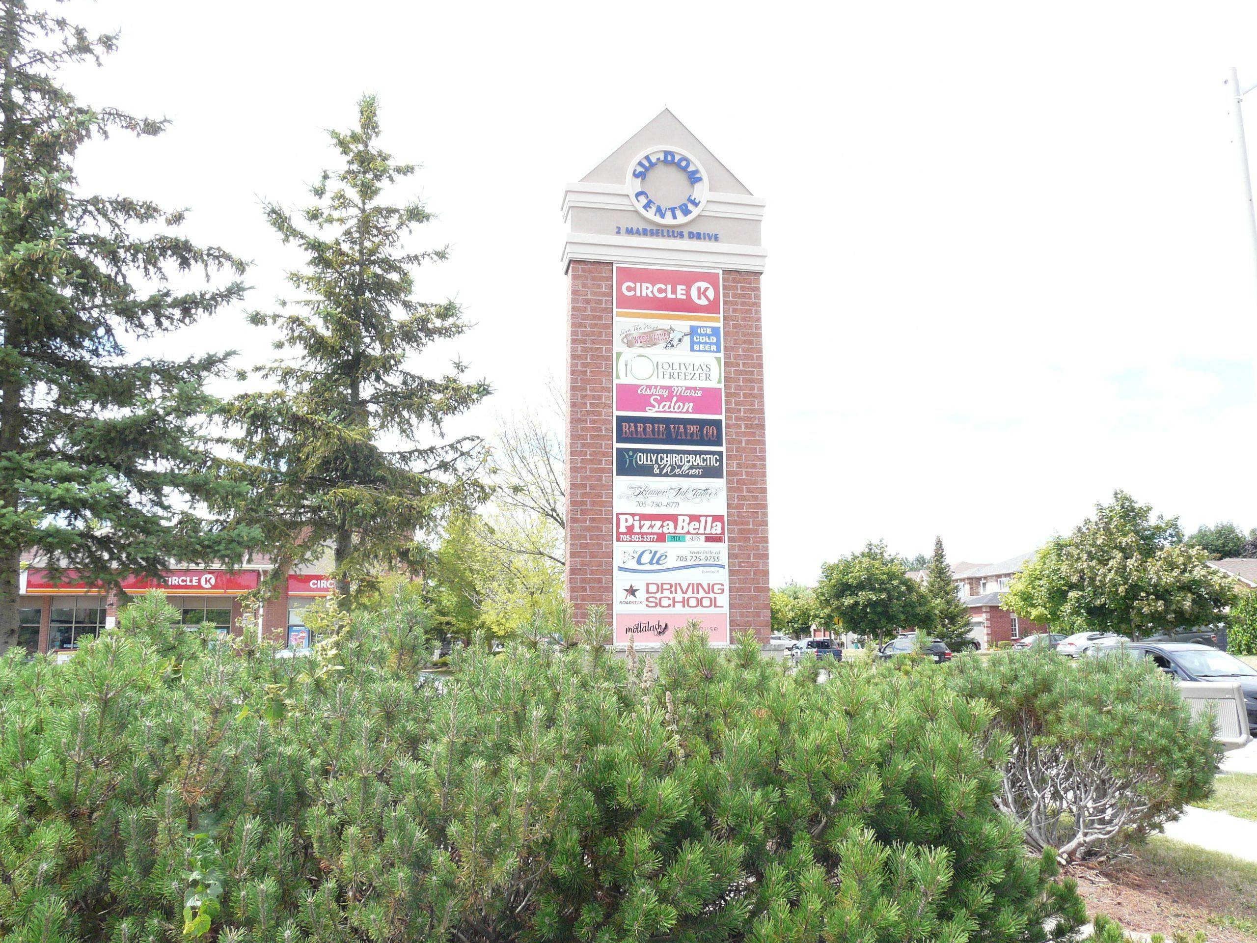 Barrie, ON L4N 0Y4,2 Marsellus DR #10