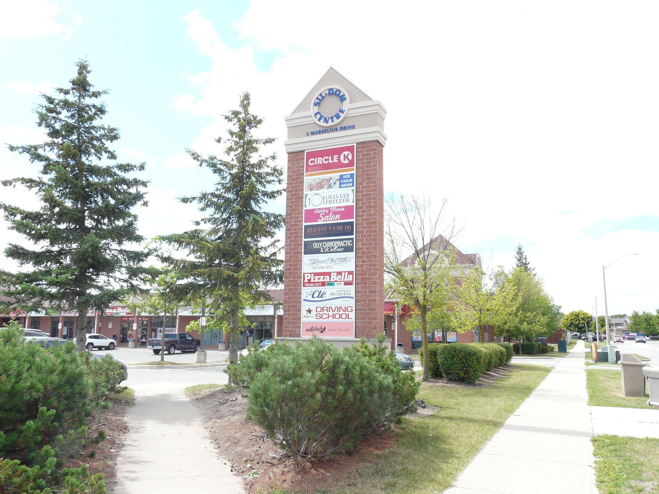 Barrie, ON L4N 0Y4,2 Marsellus DR #10