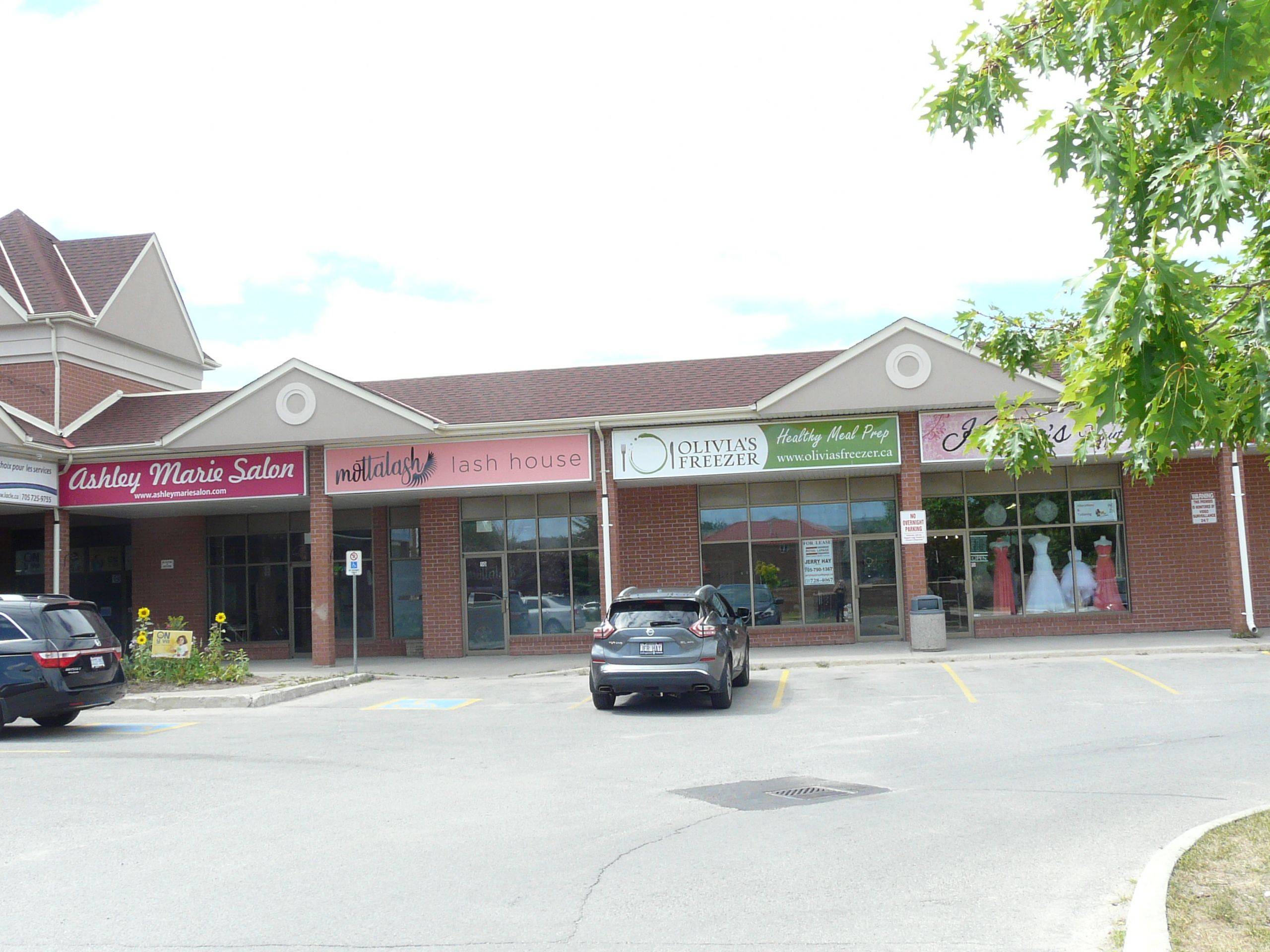 Barrie, ON L4N 0Y4,2 Marsellus DR #10