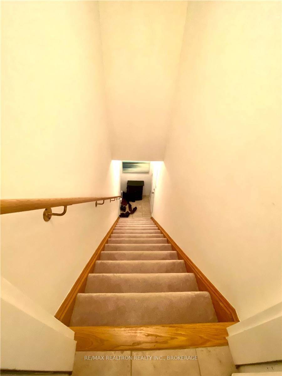 Oakville, ON L6H 0H7,2551 Sixth Line #8