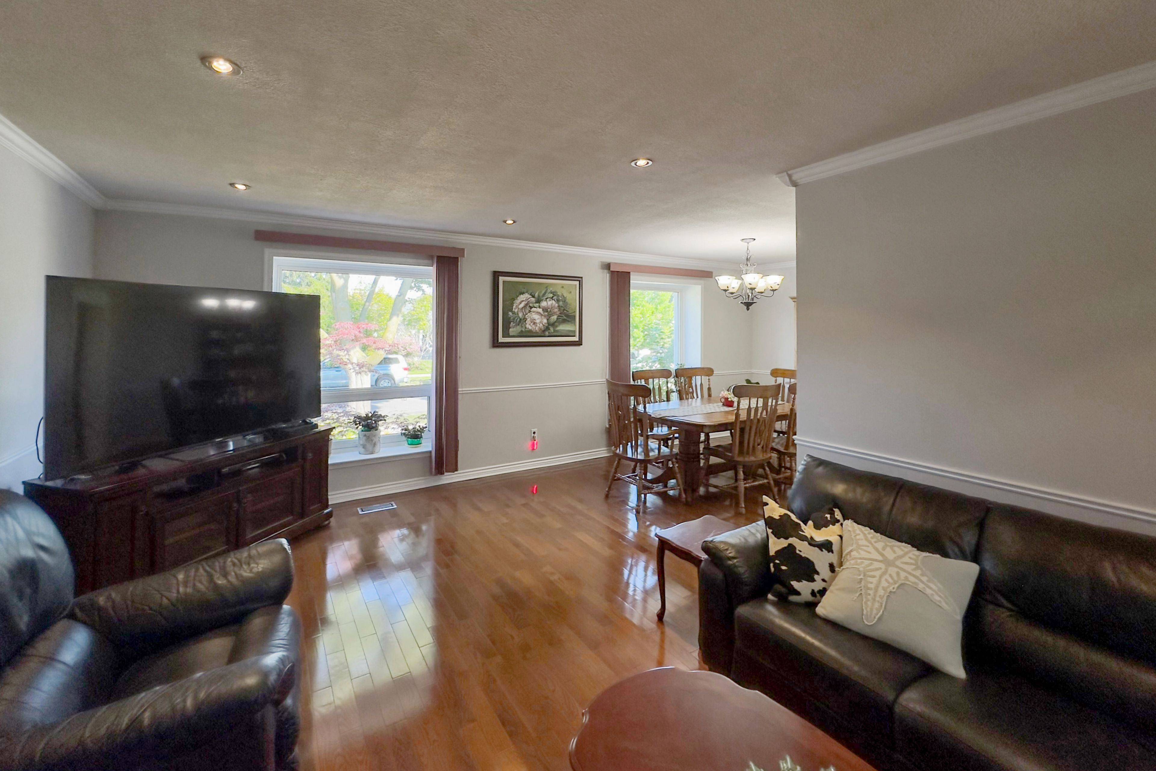 Mississauga, ON L5B 1Y9,254 Louis DR