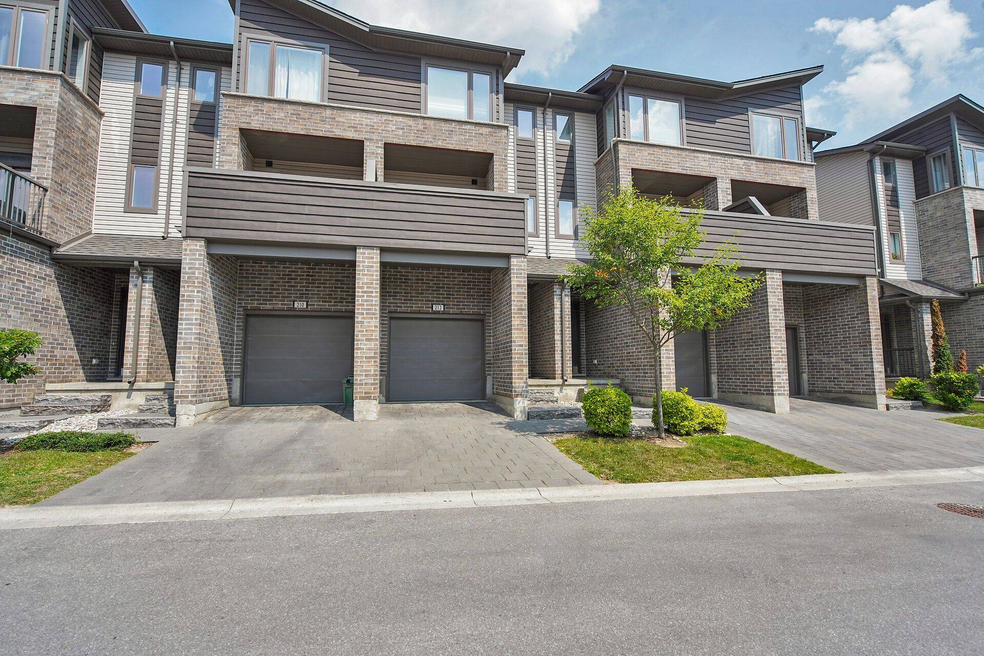 London North, ON N6G 0T8,1960 Dalmagarry RD #212