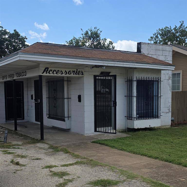 Fort Worth, TX 76104,1325 S Riverside Drive