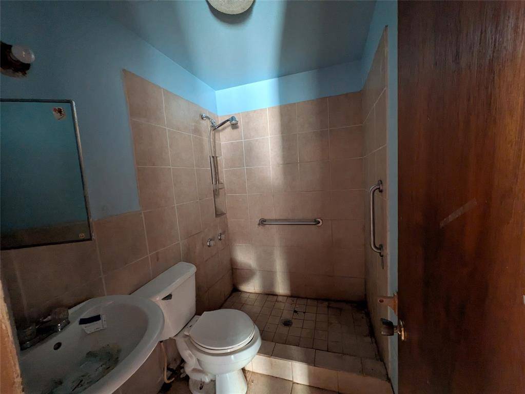 Fort Worth, TX 76112,2209 Hooks Lane