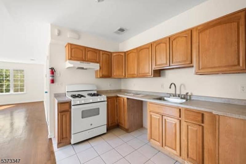 Elizabeth City, NJ 07206,425 Fulton St