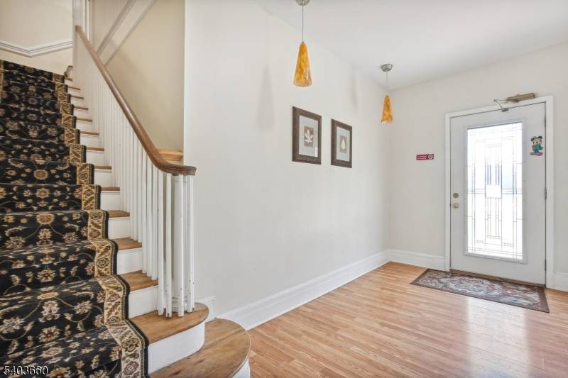 Montclair Twp., NJ 07042,22 High St #2R