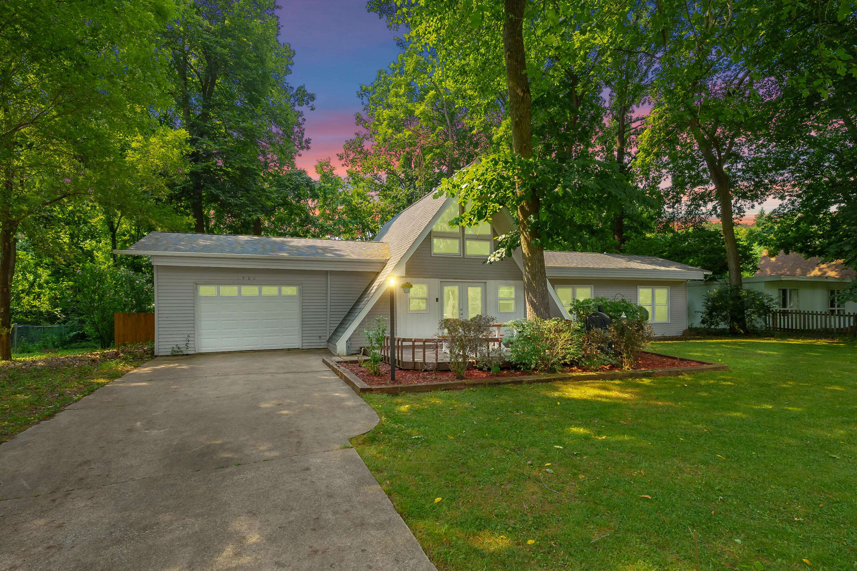 St. Joseph, MI 49085,1900 Derfla DR