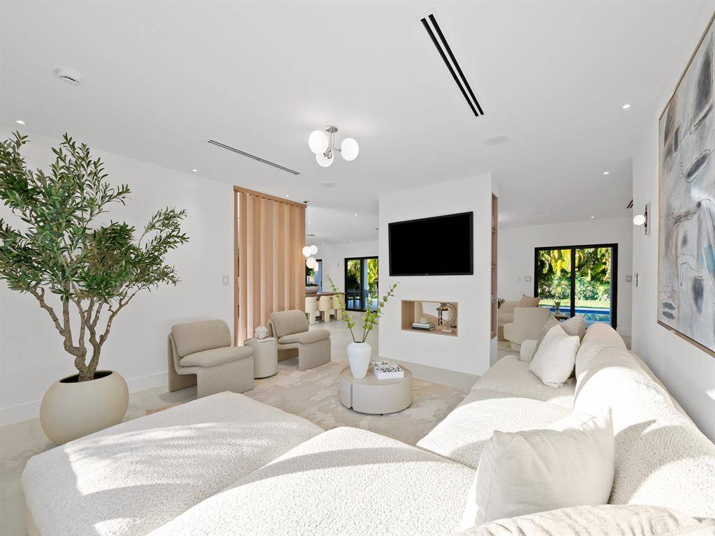 Pinecrest, FL 33156,7125 SW 119th St