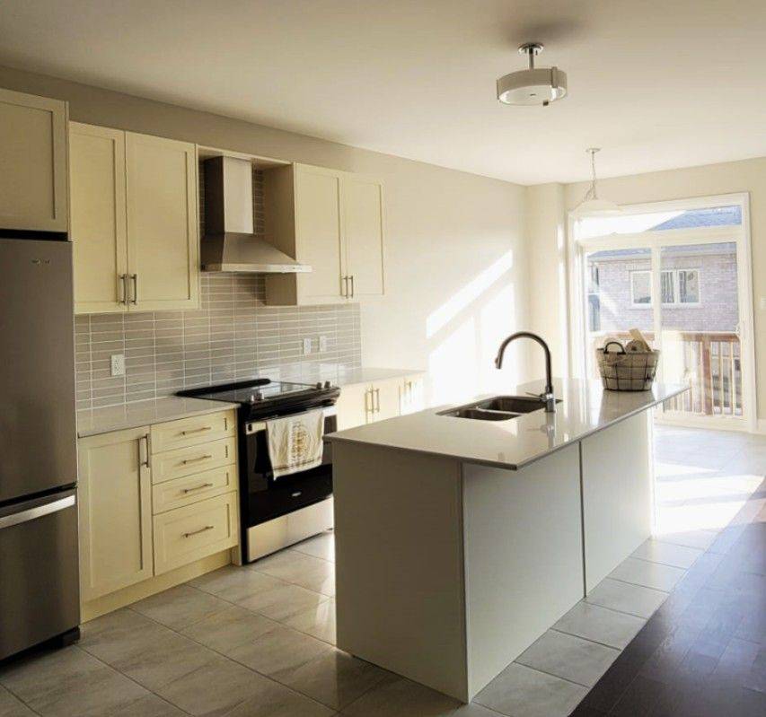 Springwater, ON L9X 2C8,26 Periwinkle RD