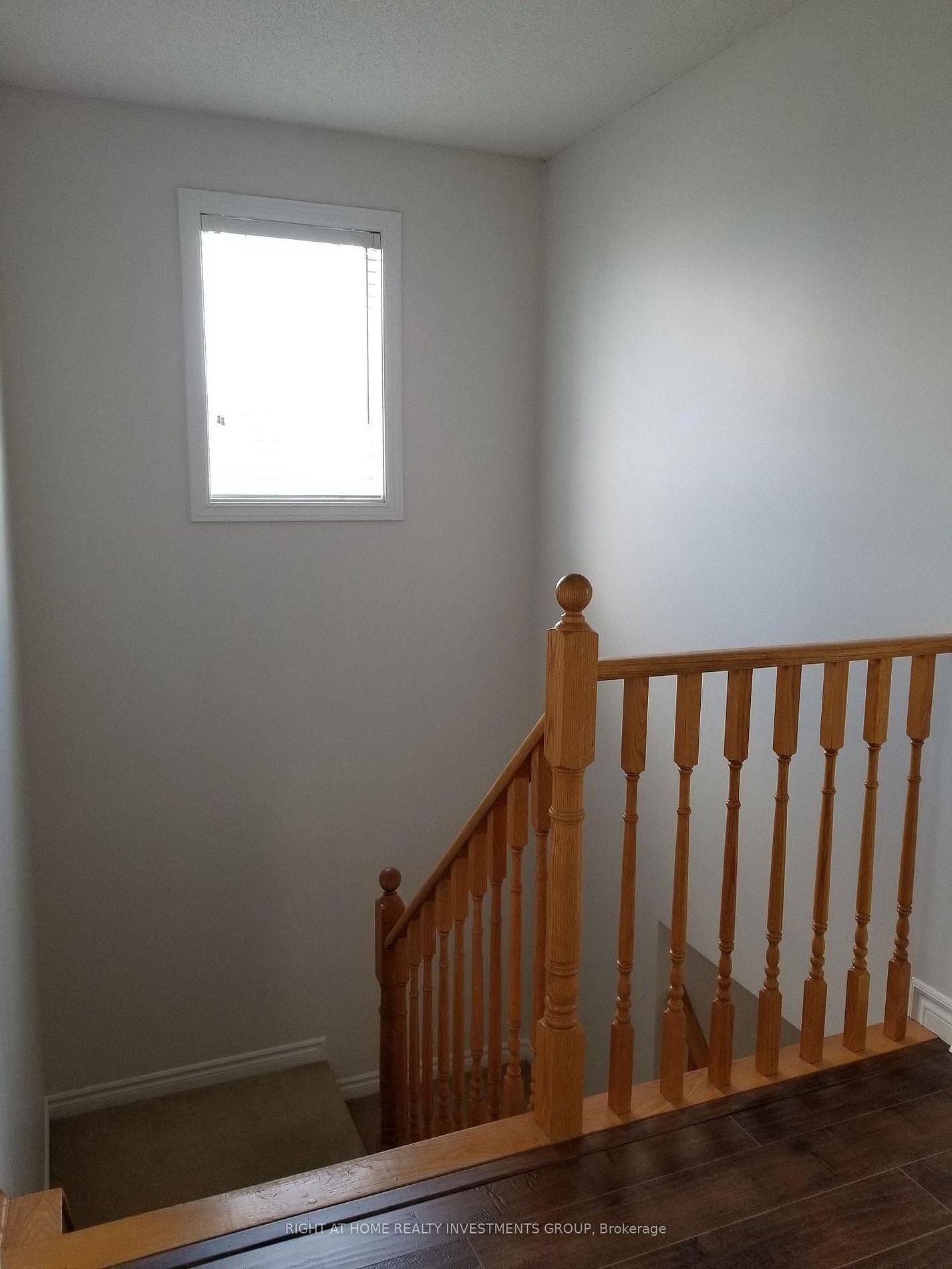 Barrie, ON L4N 0W3,38 Lang DR #upper unit