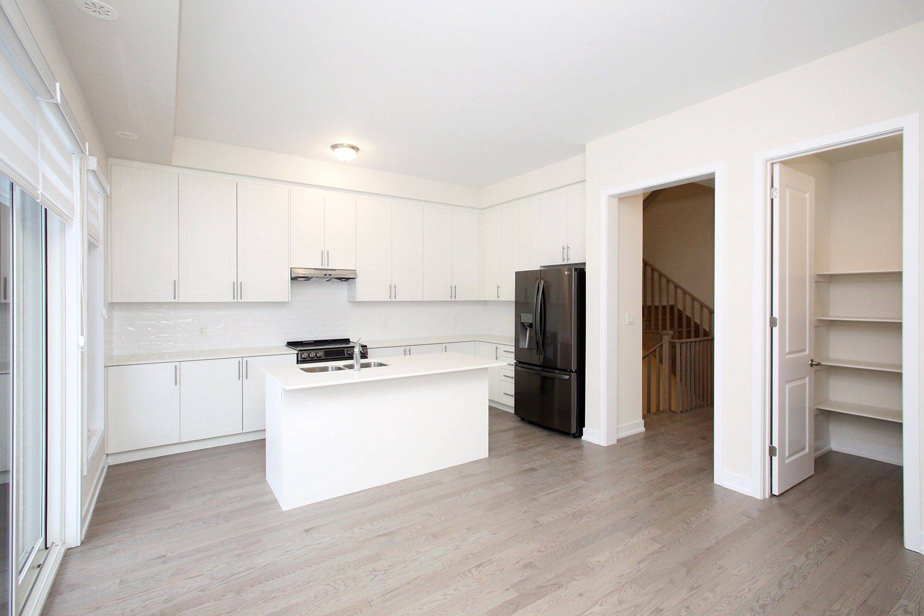 Oakville, ON L6H 7Z2,3057 Welsman GDNS