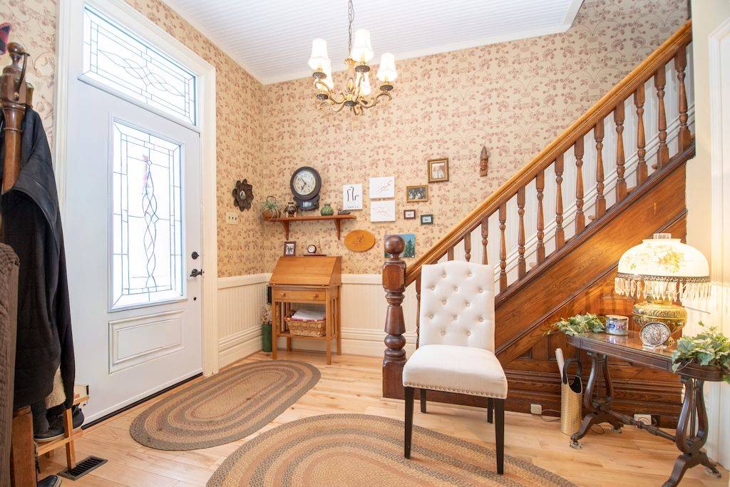 Selwyn, ON K0L 2H0,32 Prospect ST