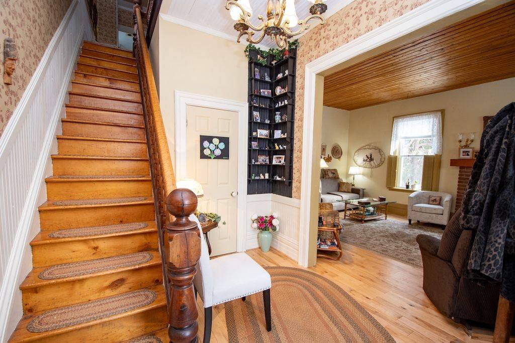 Selwyn, ON K0L 2H0,32 Prospect ST