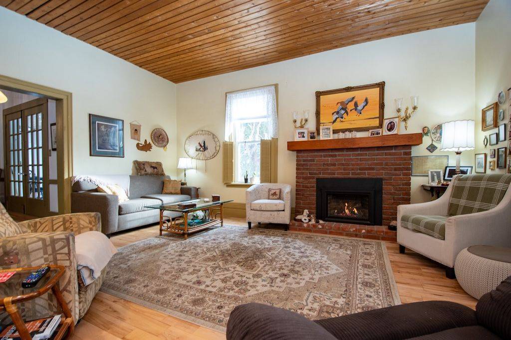 Selwyn, ON K0L 2H0,32 Prospect ST