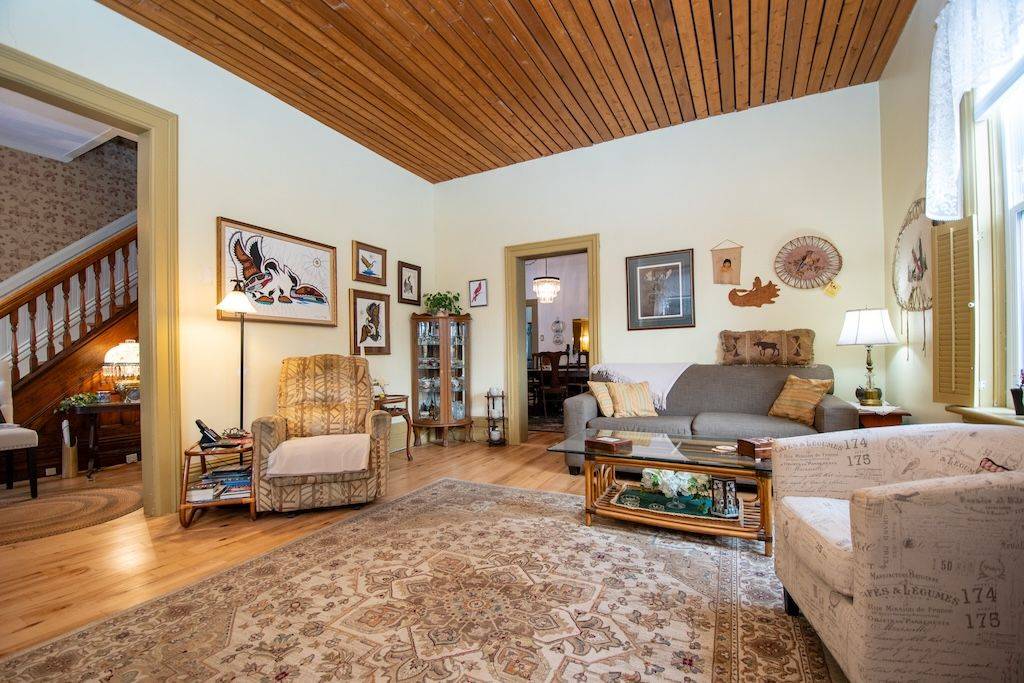 Selwyn, ON K0L 2H0,32 Prospect ST