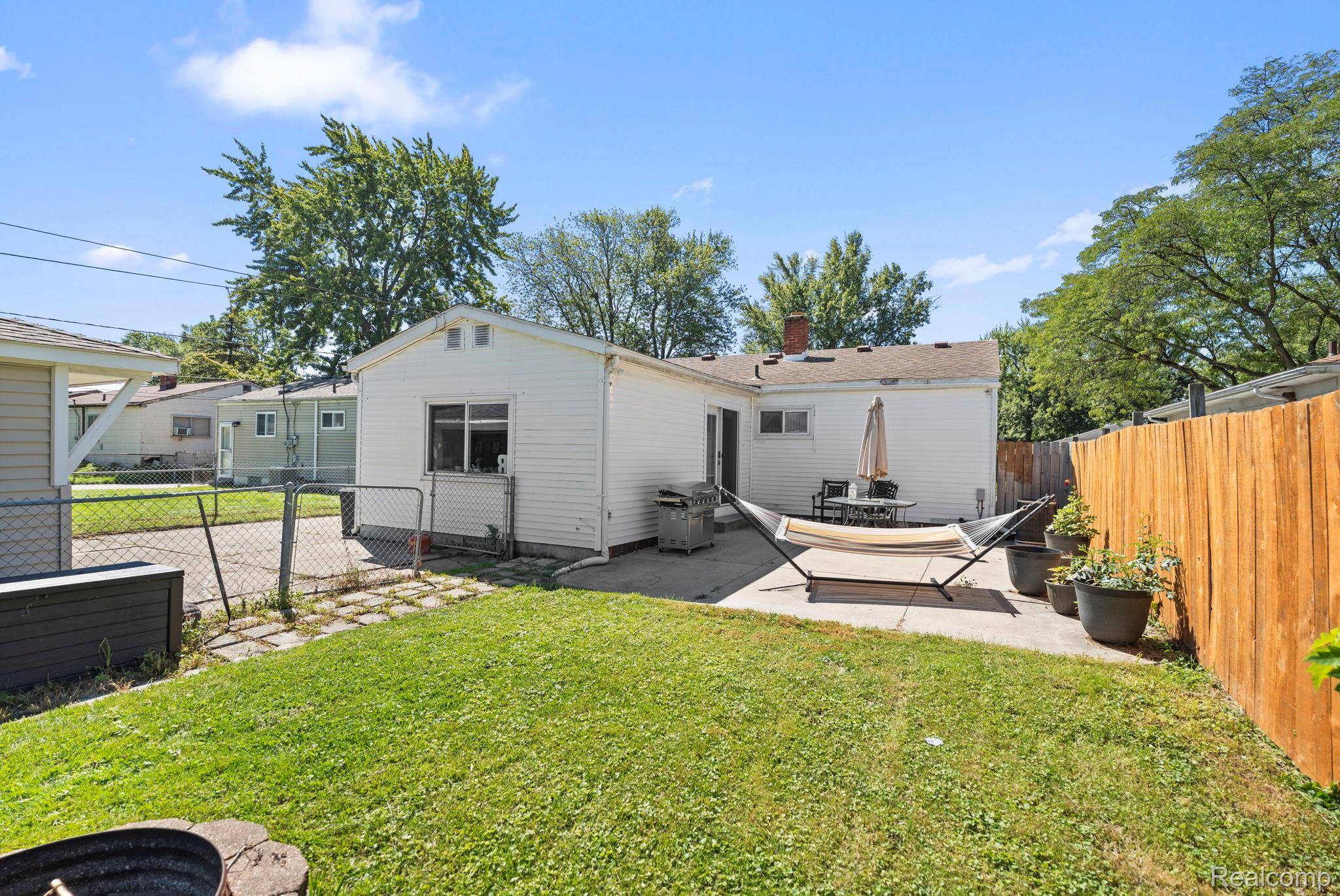 St. Clair Shores, MI 48082,22527 Avon ST