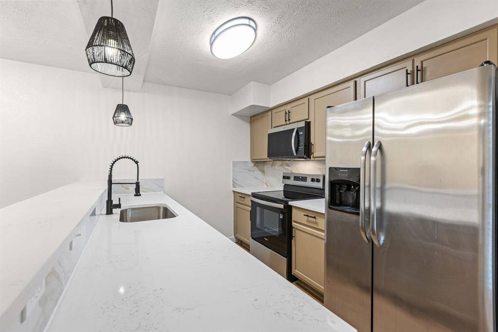 Dallas, TX 75231,7510 Holly Hill Drive #152