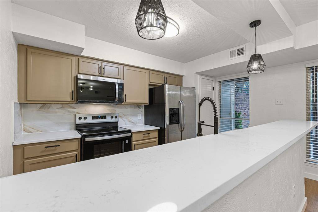 Dallas, TX 75231,7510 Holly Hill Drive #152