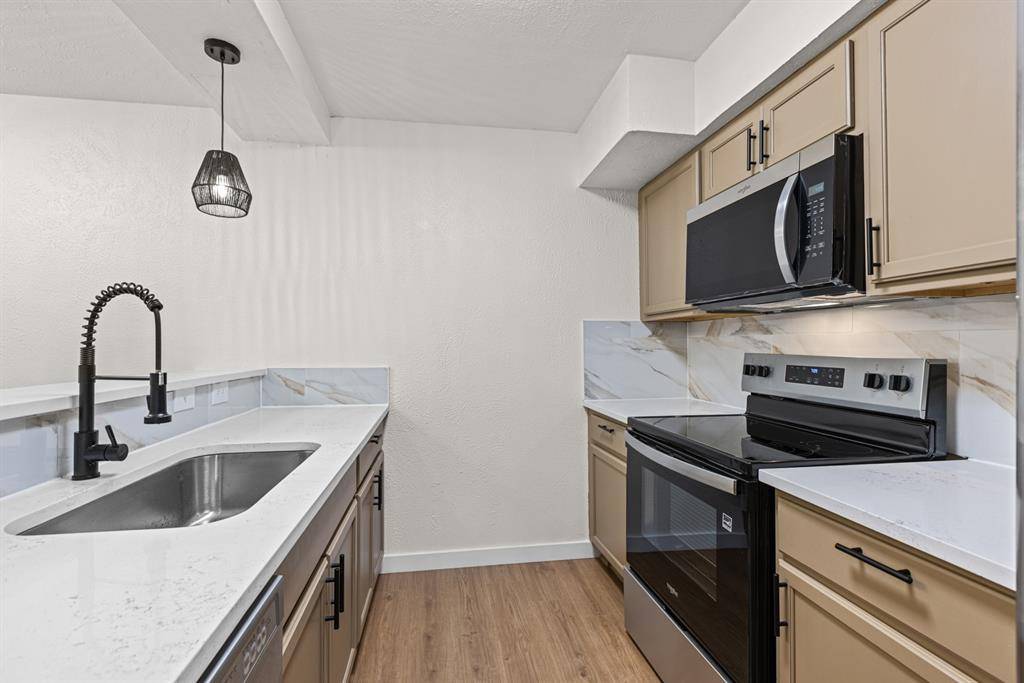 Dallas, TX 75231,7510 Holly Hill Drive #152