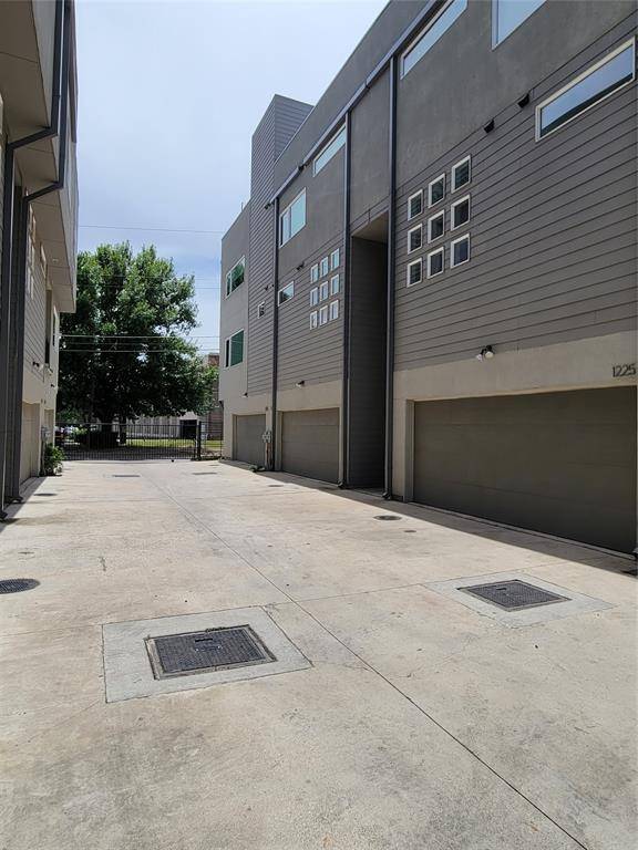 Dallas, TX 75215,1225 Hyde Court