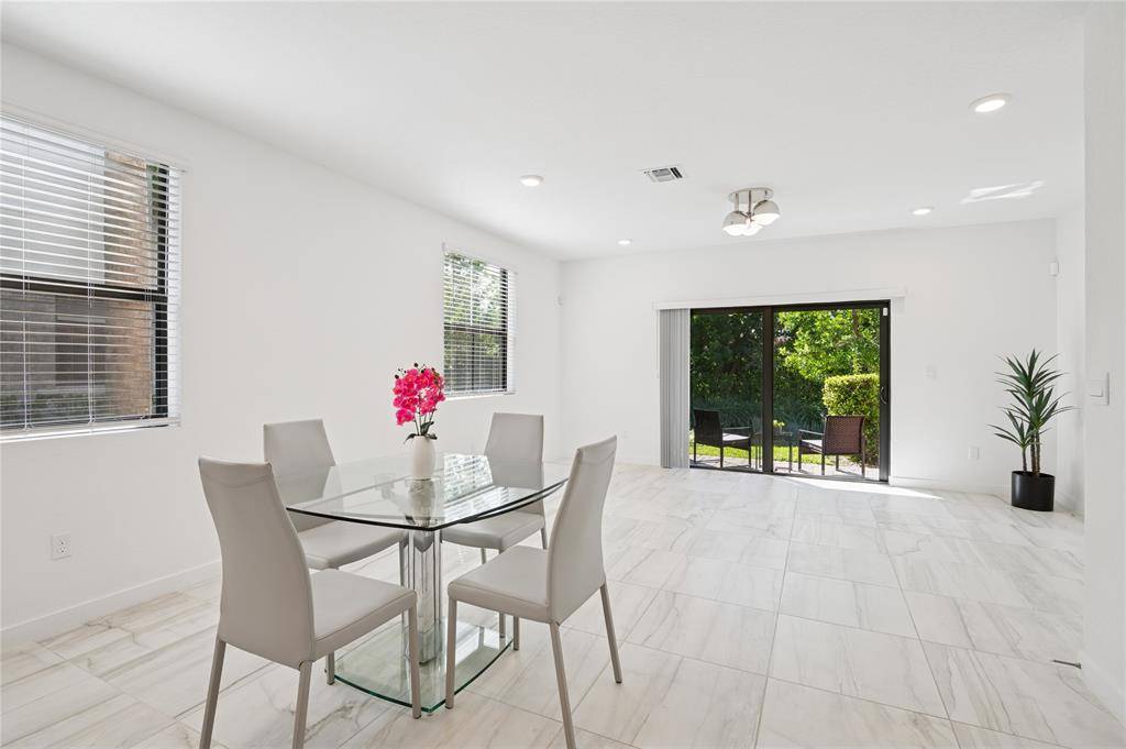 Deerfield Beach, FL 33441,180 SE 5th Ct