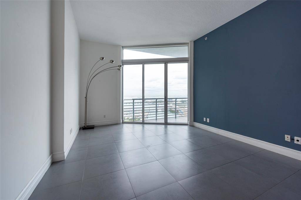 Miami, FL 33131,325 S Biscayne Blvd #LPH16