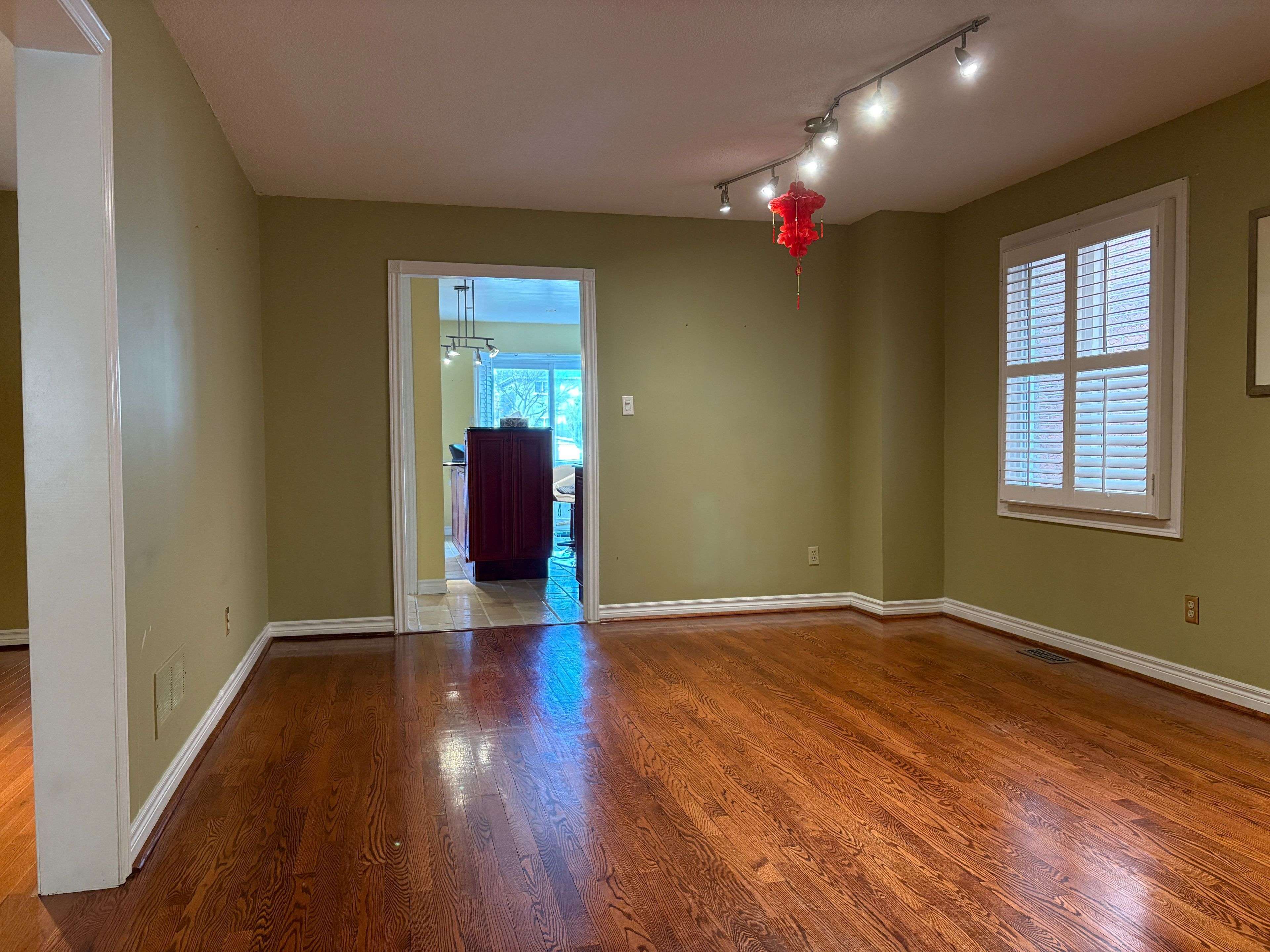 Vaughan, ON L4J 6M2,120 Brookmill DR