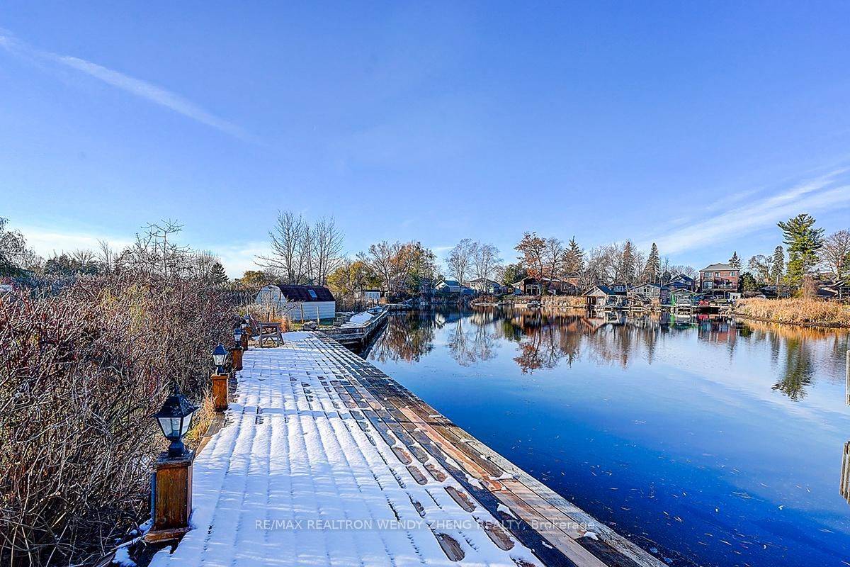 Georgina, ON L4P 2R1,82 Riverglen DR