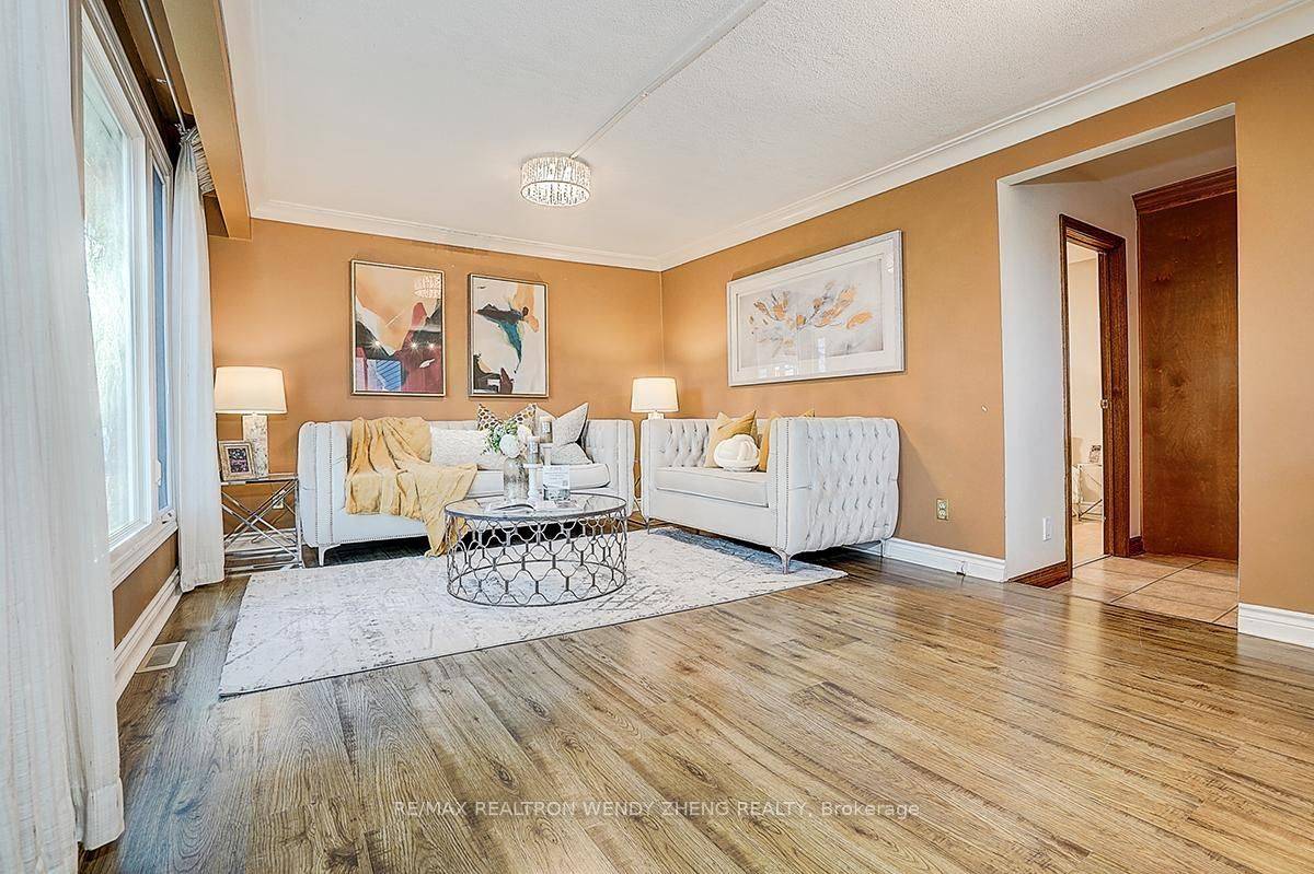 Georgina, ON L4P 2R1,82 Riverglen DR