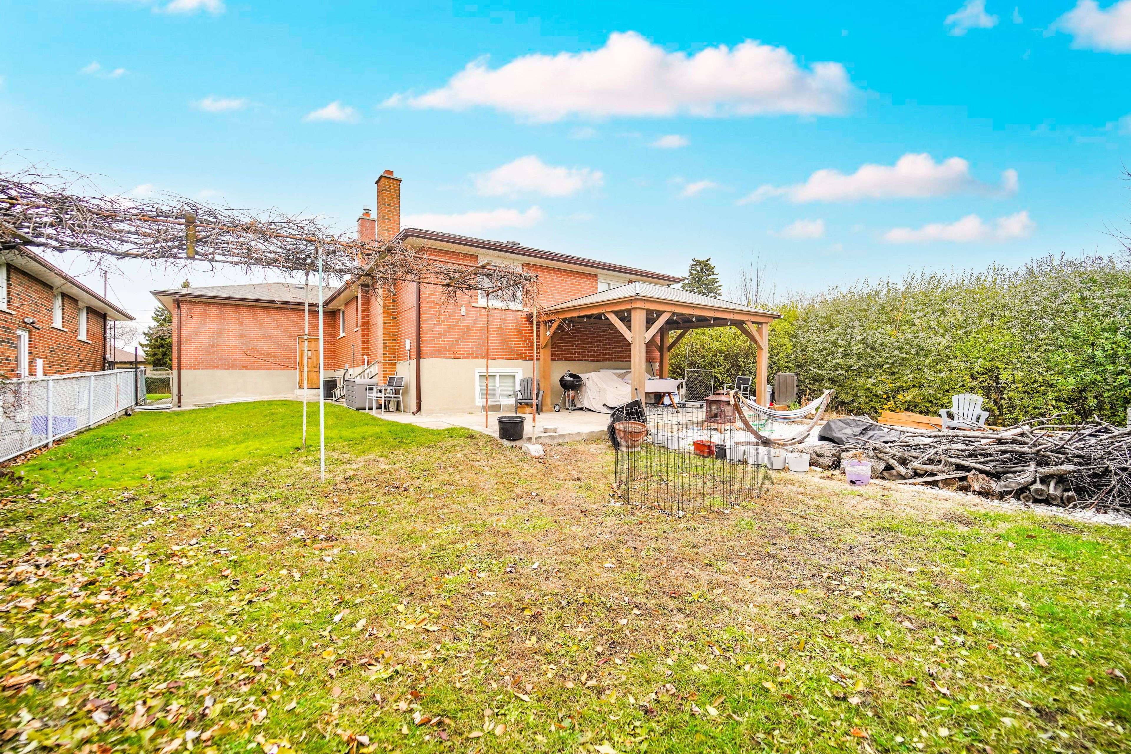 Toronto W05, ON M3N 1C3,95 Stanley RD #Upper