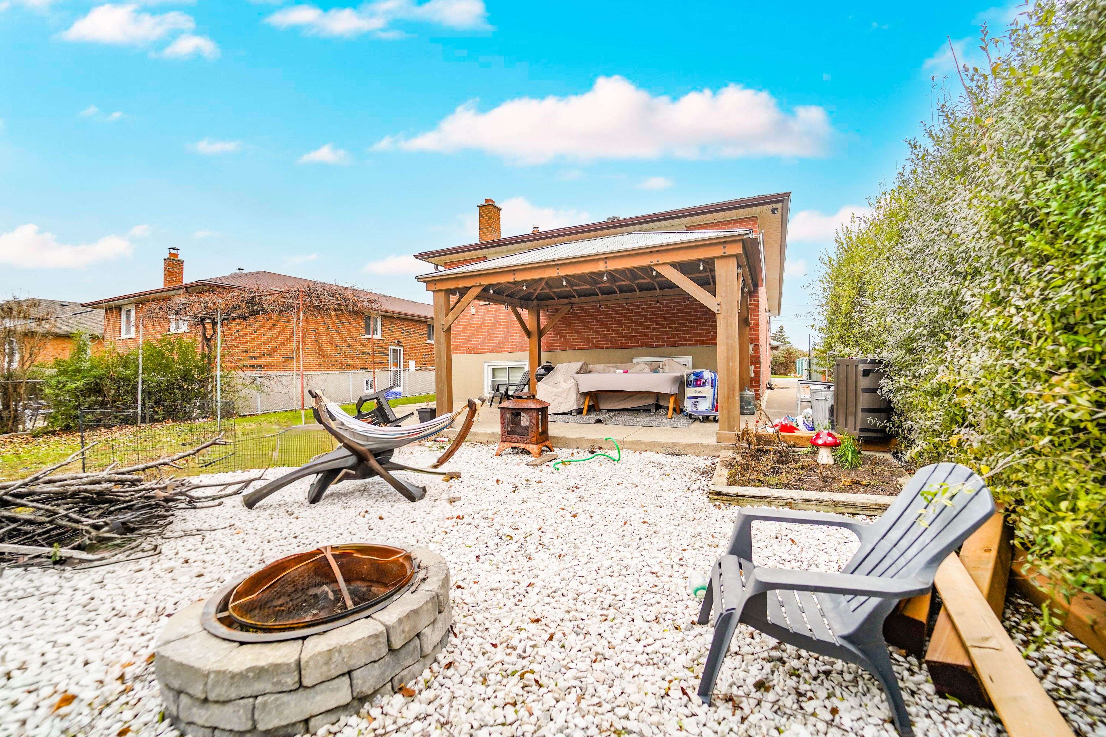 Toronto W05, ON M3N 1C3,95 Stanley RD #Upper