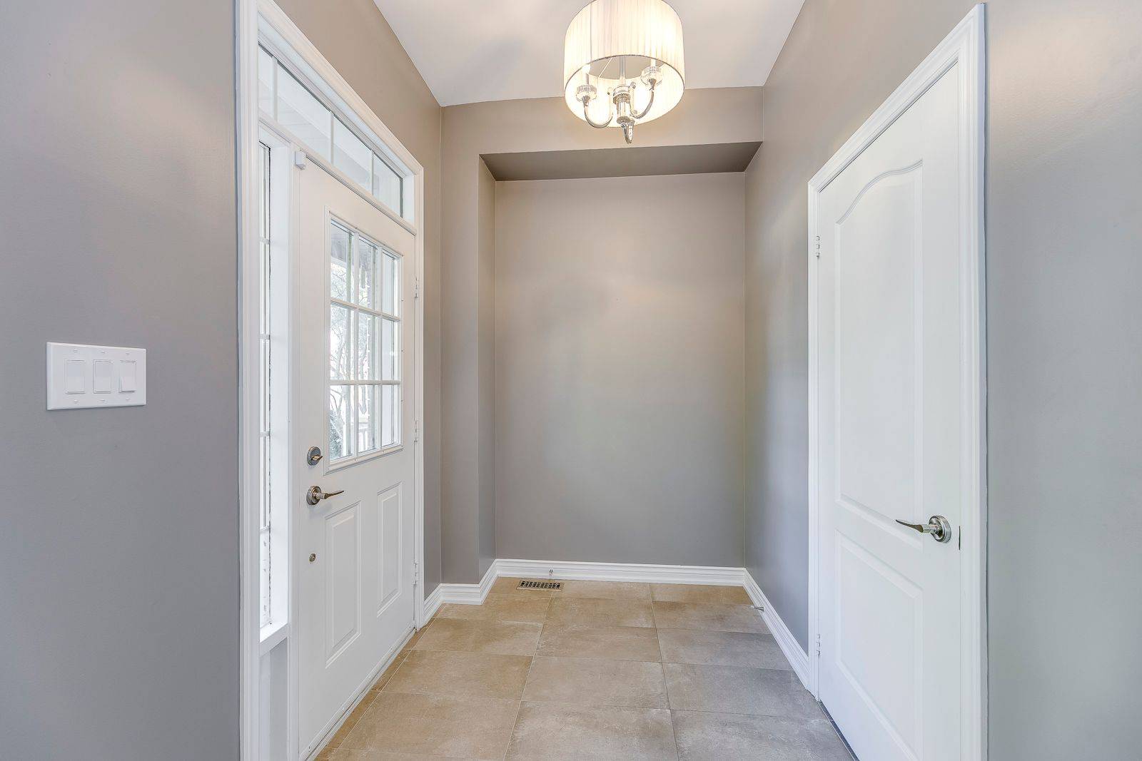 Oakville, ON L6H 6N1,186 GATWICK DR