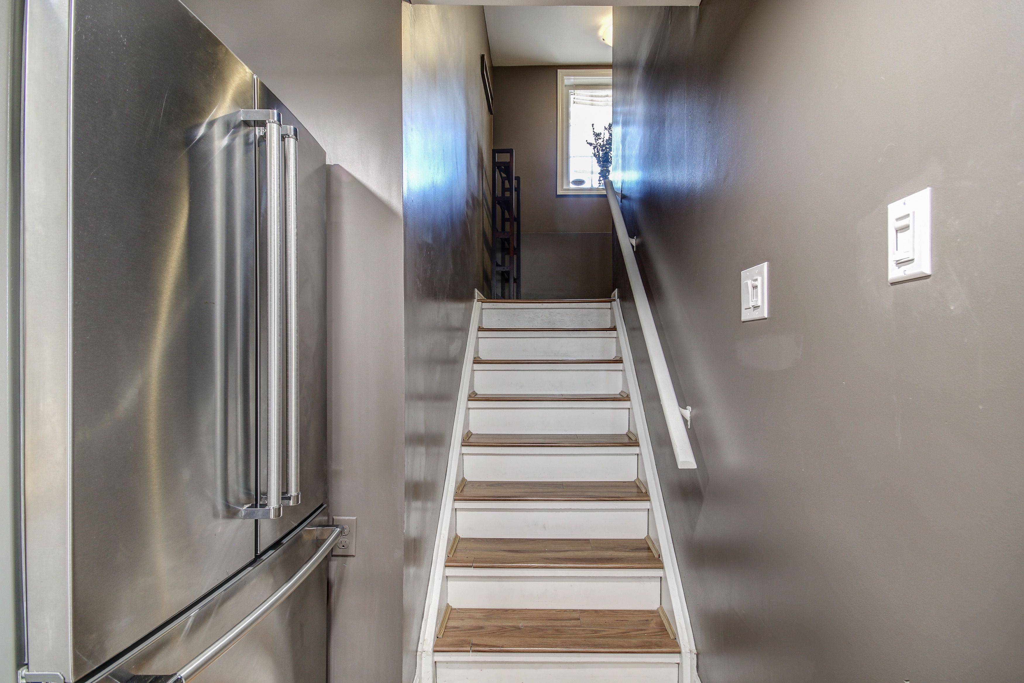 Milton, ON L9T 7R5,714 Yates DR