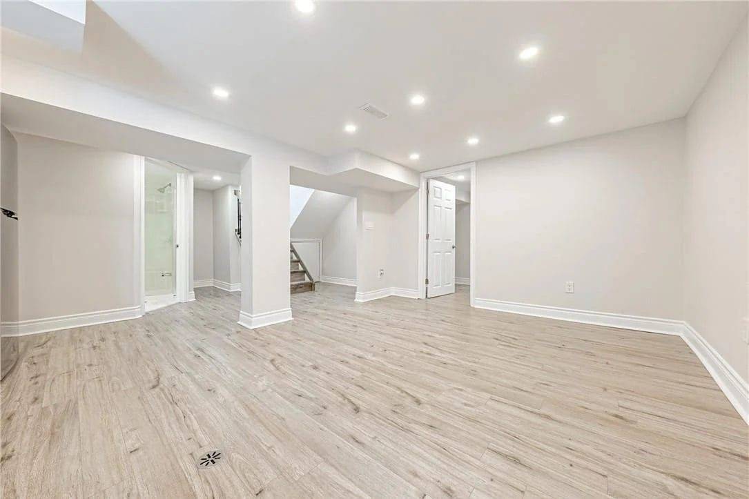 Hamilton, ON L8V 1H2,194 Crockett ST #Lower