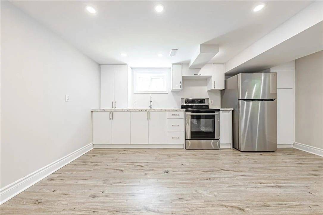 Hamilton, ON L8V 1H2,194 Crockett ST #Lower