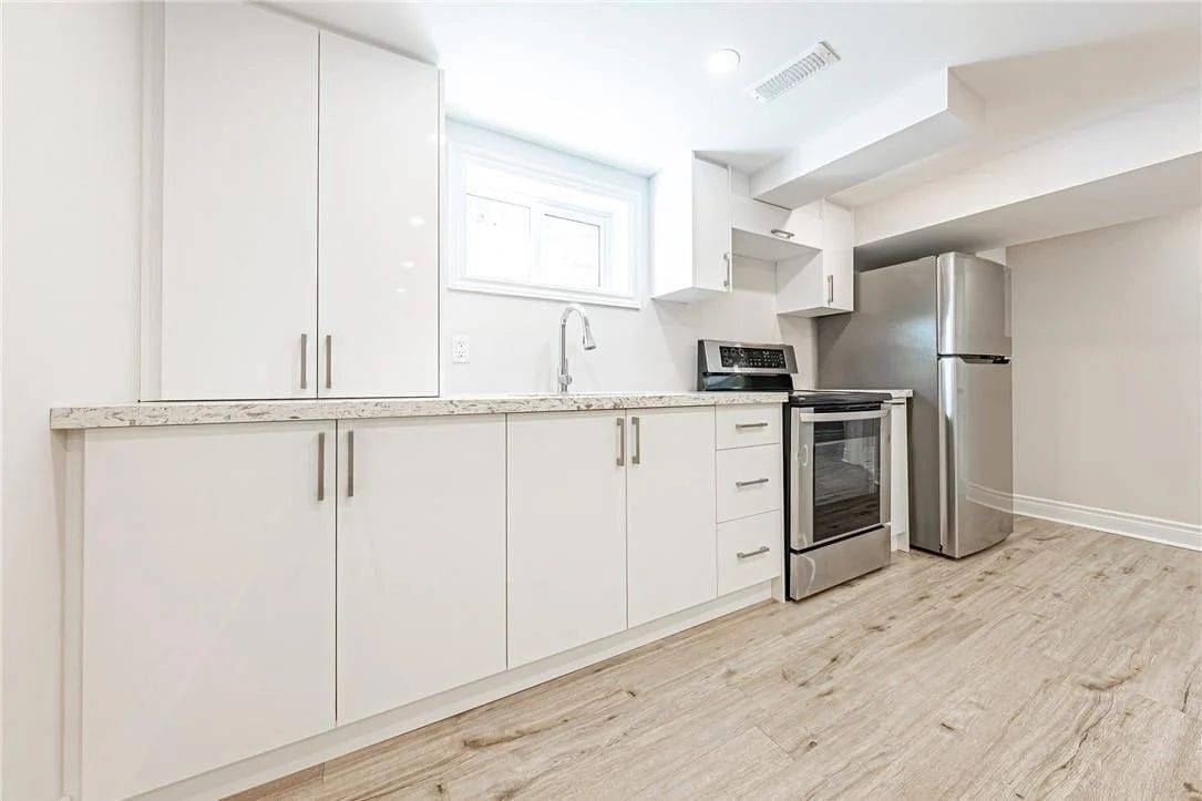 Hamilton, ON L8V 1H2,194 Crockett ST #Lower