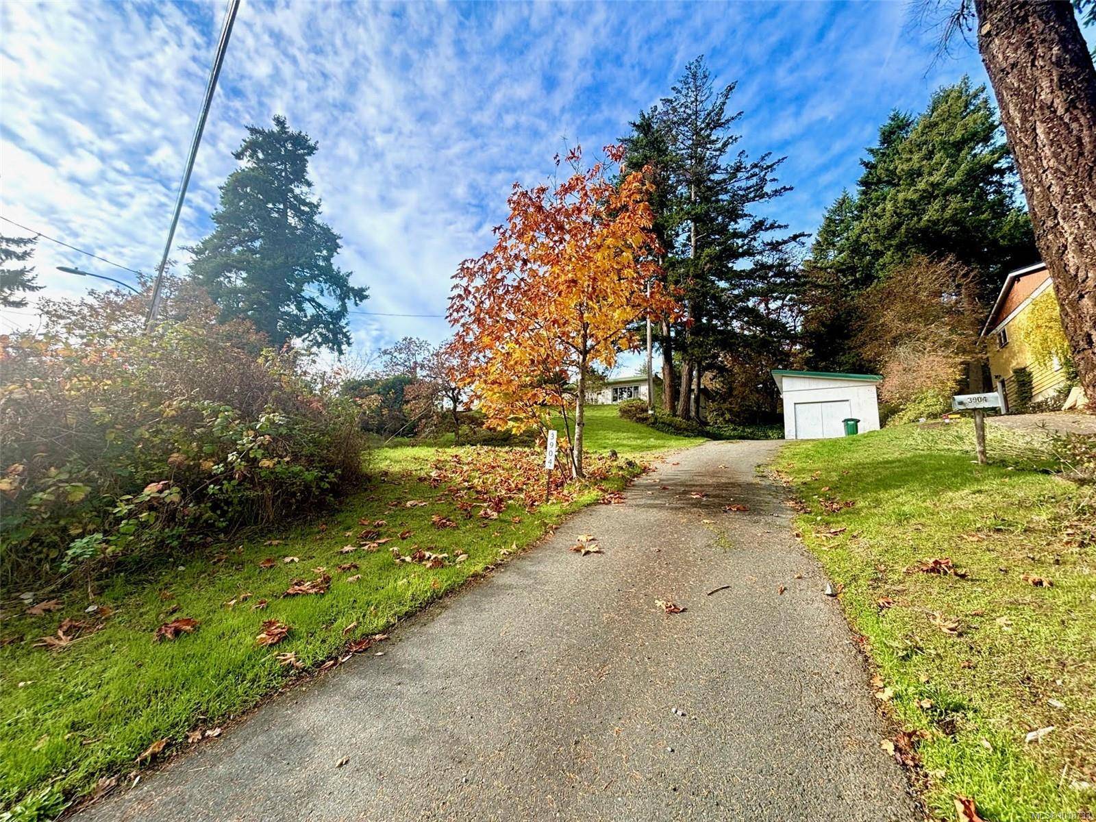 Saanich, BC V8Z 5A2,3904 Wilkinson Rd