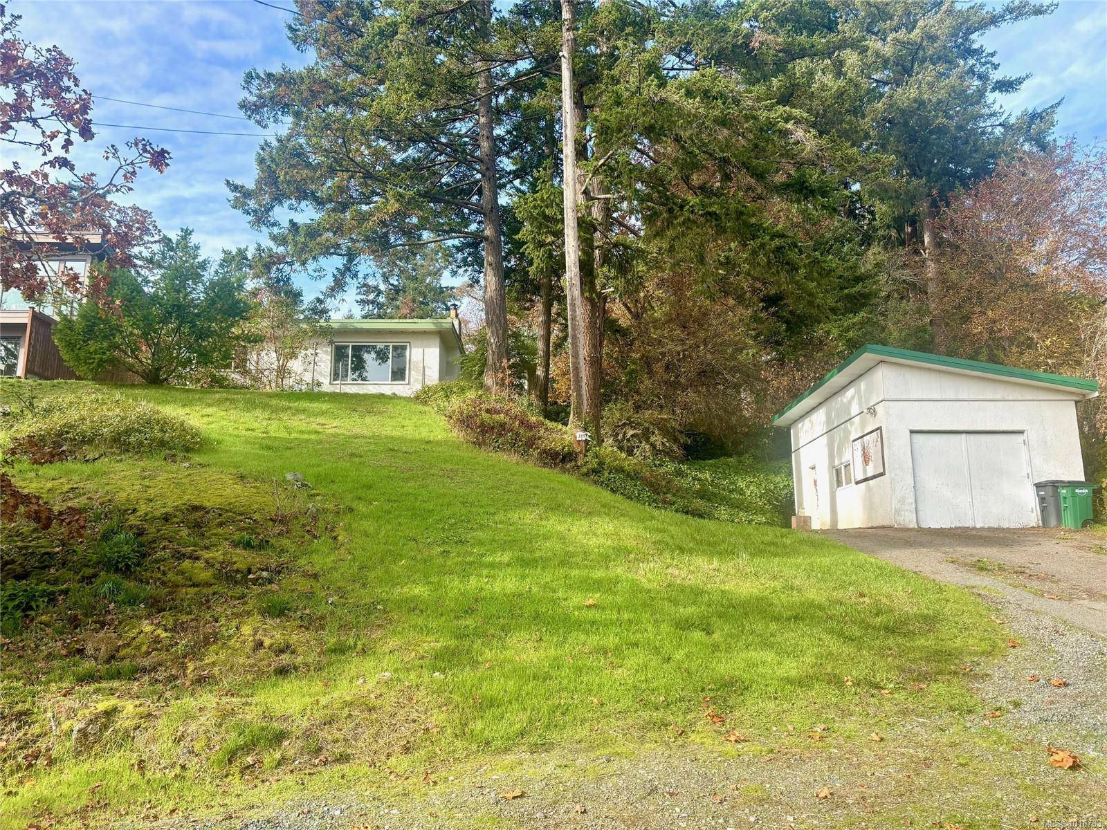 Saanich, BC V8Z 5A2,3904 Wilkinson Rd