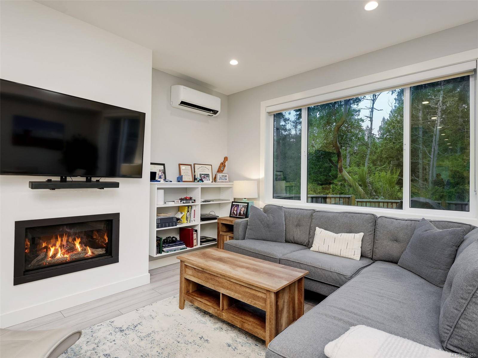 Langford, BC V9B 0X3,222 Lone Oak Pl