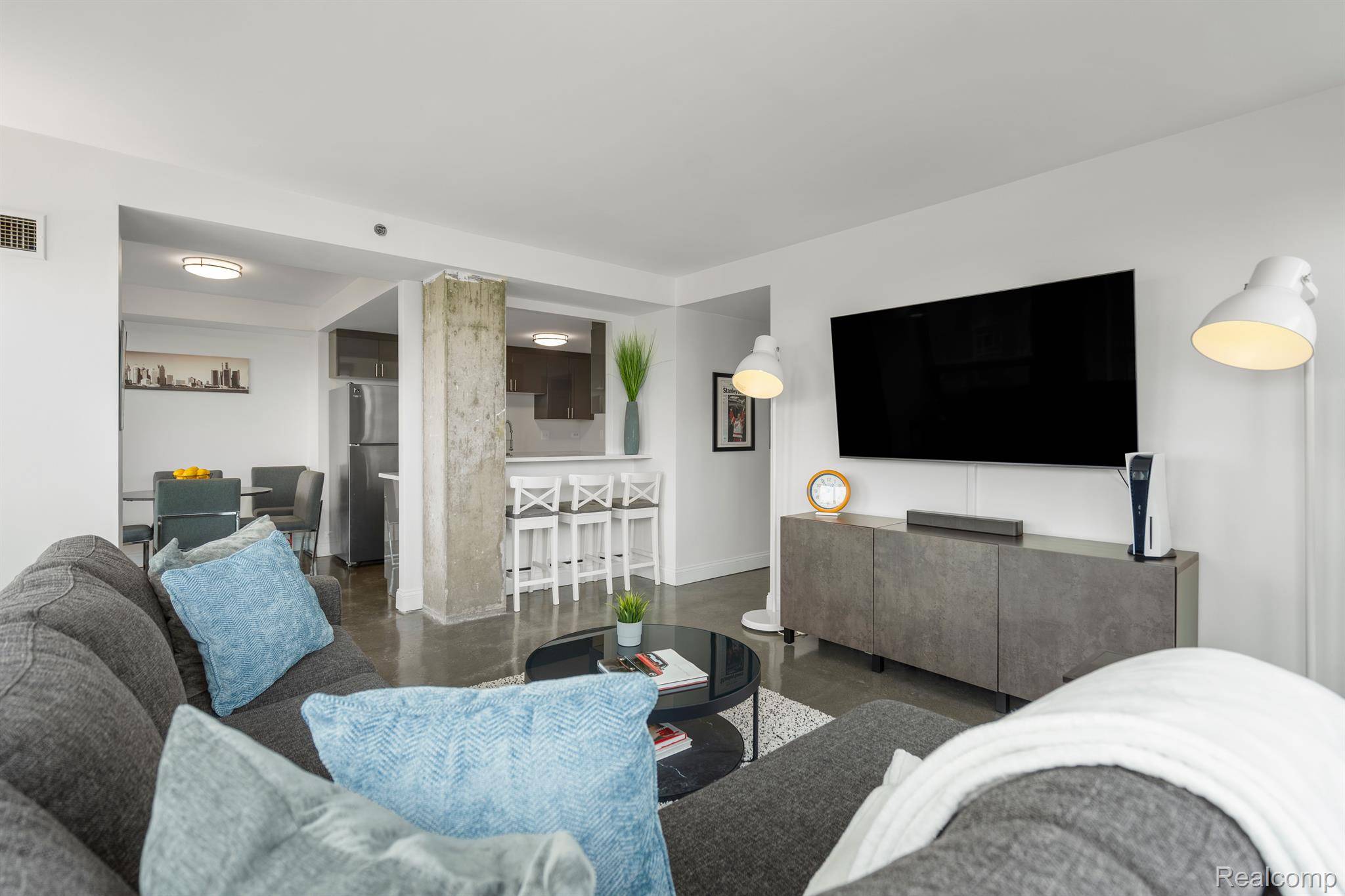 Detroit, MI 48207,3320 SPINNAKER LN #4A