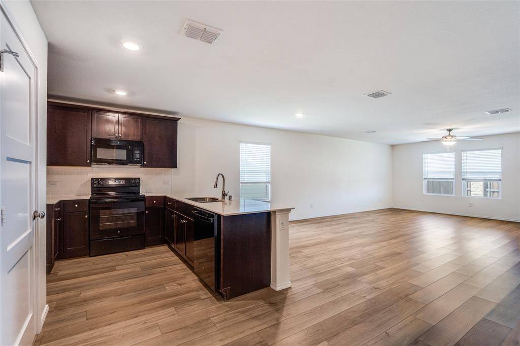 Princeton, TX 75407,528 Autumnwood Way