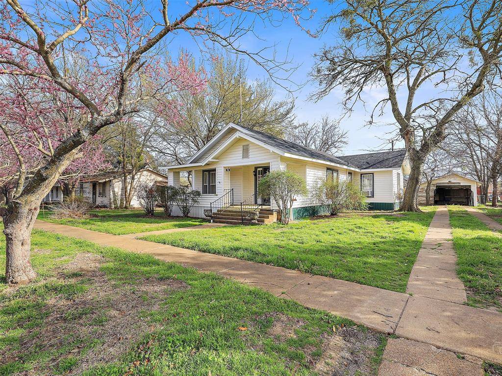 Leonard, TX 75452,105 E Hunt Street