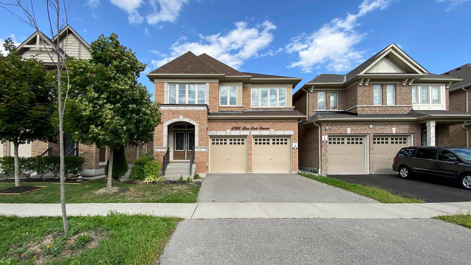 Oshawa, ON L1L 0L8,2385 Dress Circle CRES