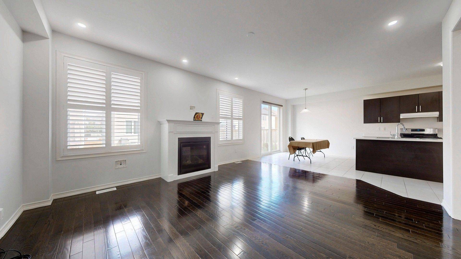 Oshawa, ON L1L 0L8,2385 Dress Circle CRES