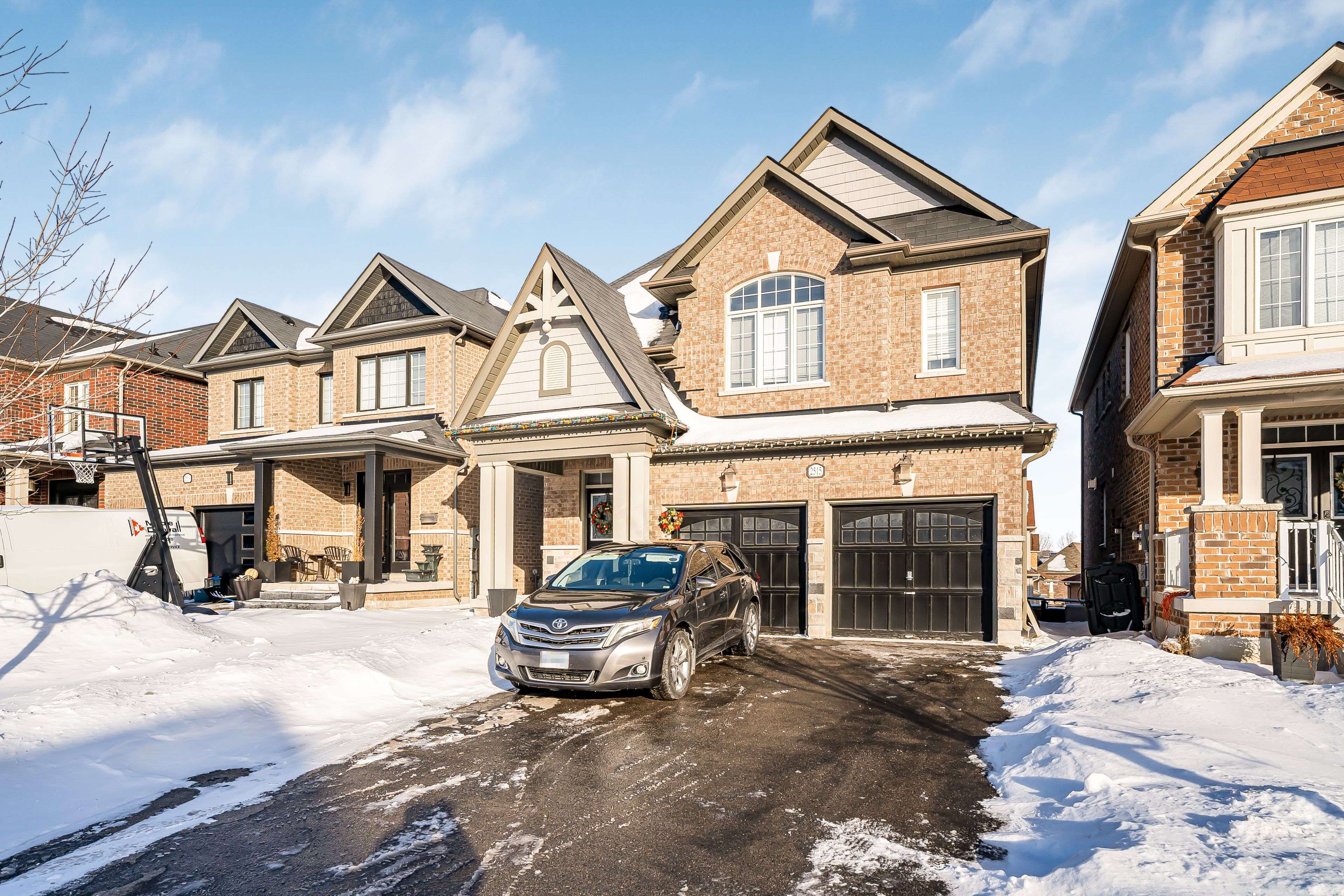 Oshawa, ON L1H 7K4,2515 Standardbred DR