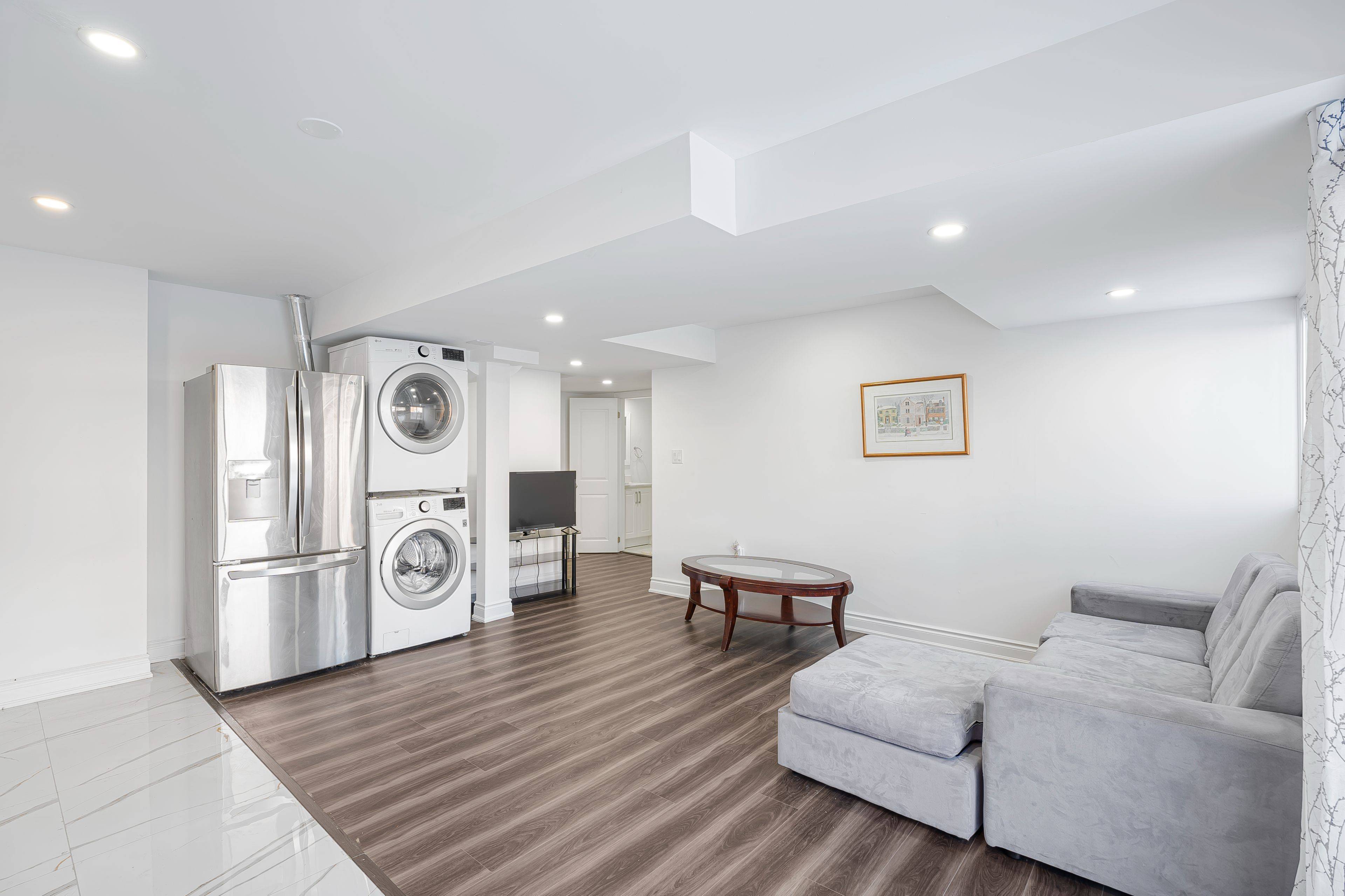 Oshawa, ON L1H 7K4,2515 Standardbred DR