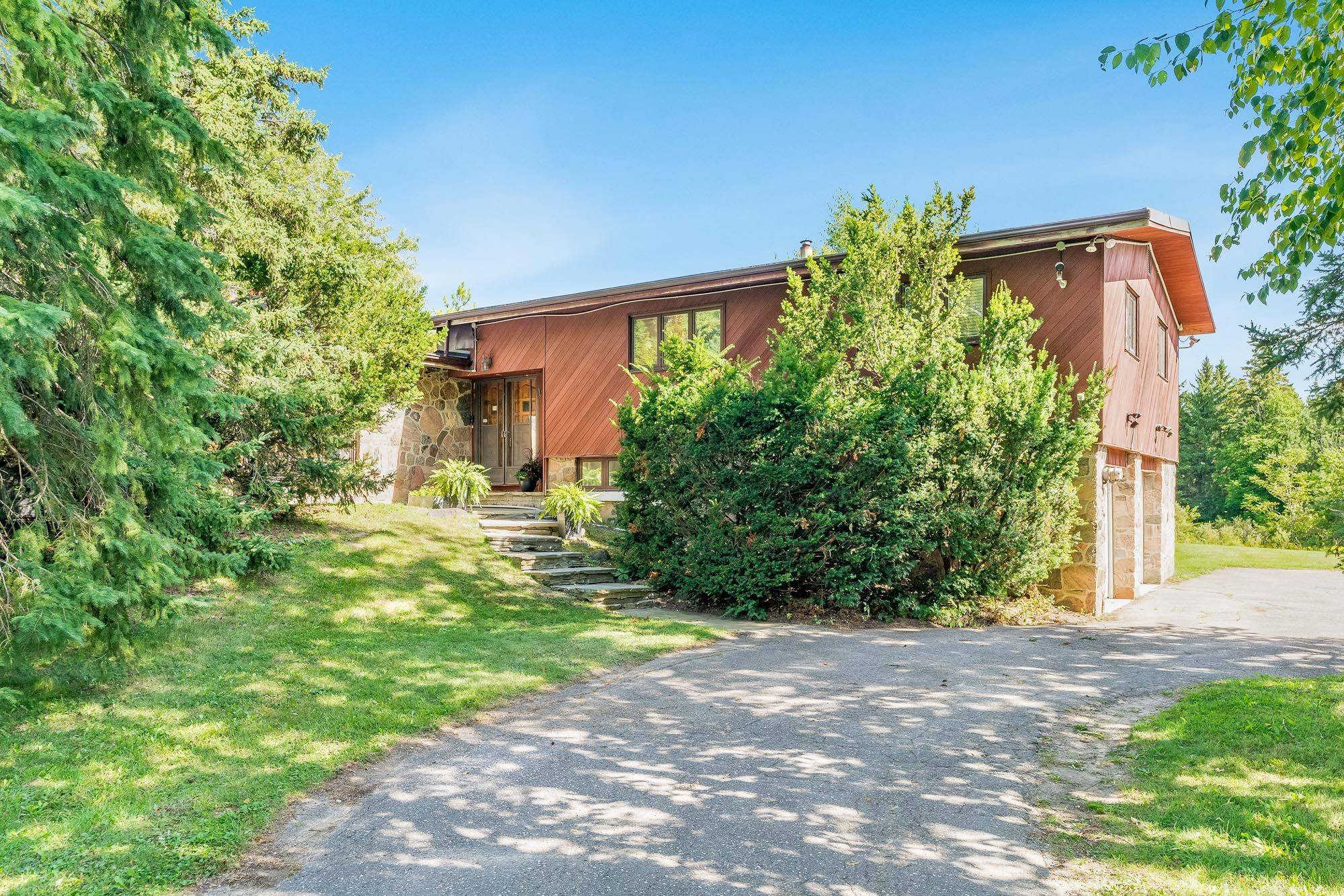 King, ON L7B 1J8,175 South Summit Farm RD