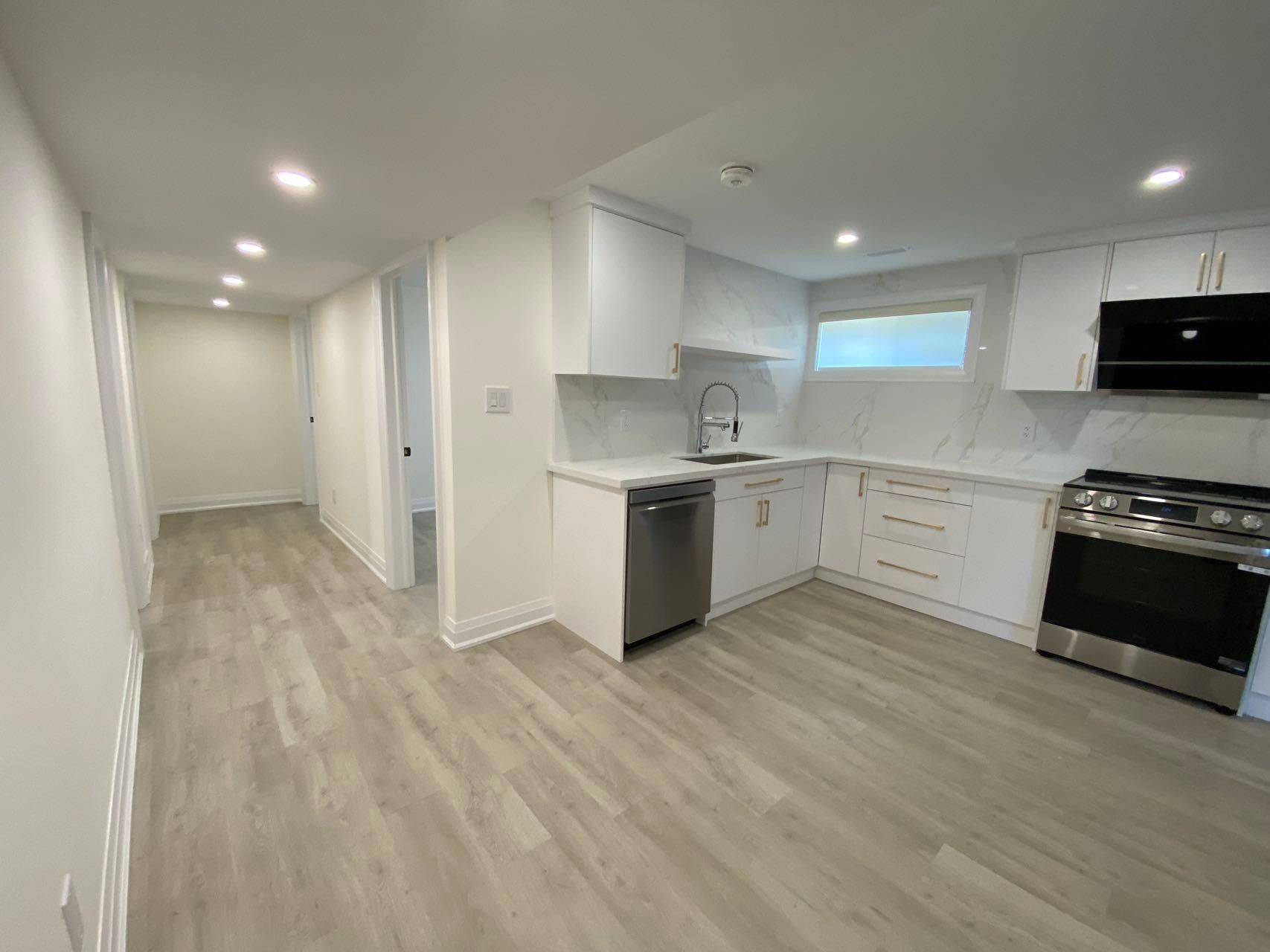 Mississauga, ON L5C 1W7,3366 Strabane DR #Basement room