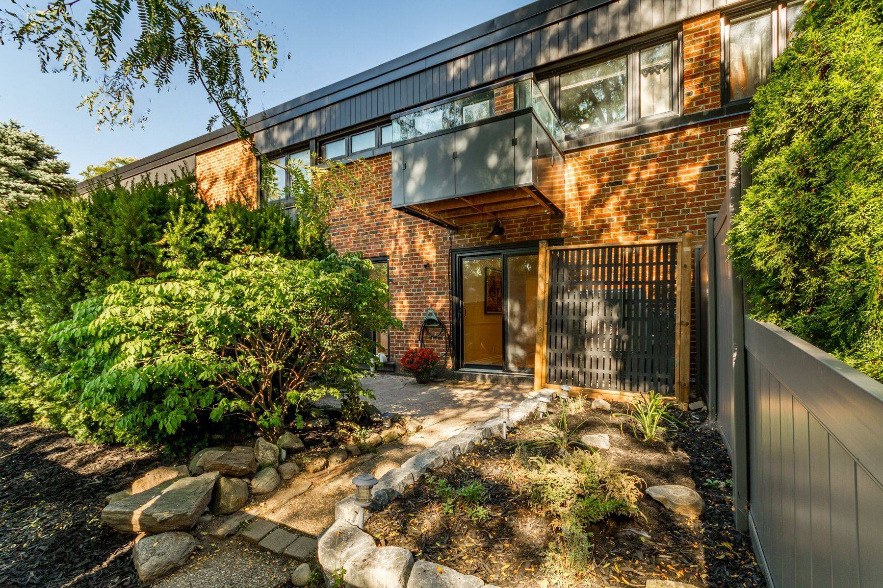 Toronto W08, ON M9C 5P2,51 Broadfield DR #32