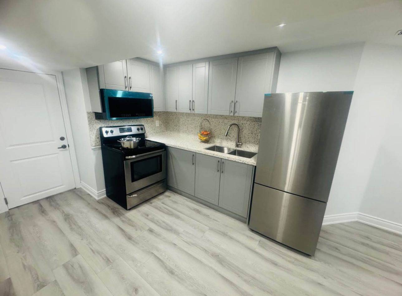 Mississauga, ON L5M 6P8,3859 Coachman CIR #Lower unit